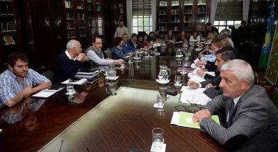 Avanza la paritaria, pero se mantiene el paro
