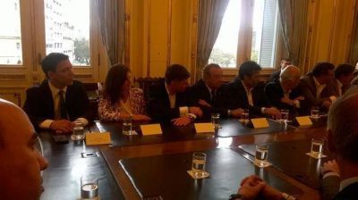 En Casa Rosada, S�nchez rubric� convenio de promoci�n tur�stica costera