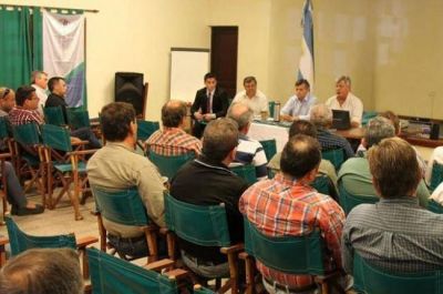 El gobernador Domingo Peppo present� el programa 