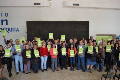 Ronda entreg� escrituras a familias de Mar Chiquita