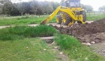 Zanjeo y entubamiento en Los Pinos