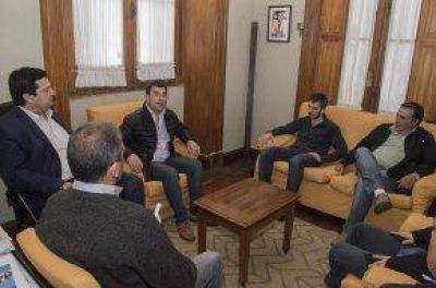 Reuni�n por la obra de renovaci�n de ca�er�as de agua y cloacas en el radio c�ntrico