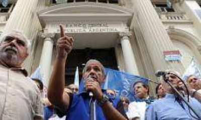 Los bancarios ratificaron el 