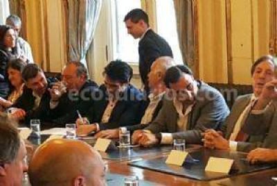 L�pez firm� un acuerdo de promoci�n tur�stica