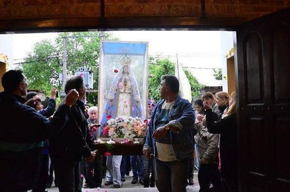 Con una procesi�n y misa, se vener� en Virreyes a Nuestra Se�ora de Itat�