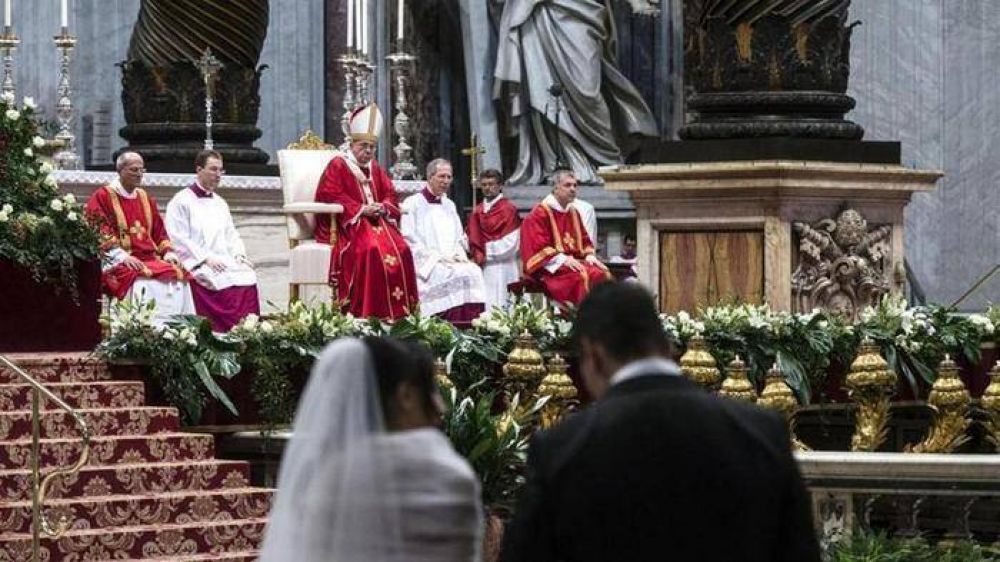 Francisco: no ms ideas abstractas sobre el matrimonio, la Iglesia est cerca de todos