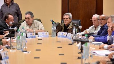 La CGT aval� el bono de $ 2 mil acordado en la mesa de di�logo