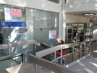 Comenz� el paro bancario por 24 horas en Mendoza