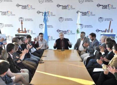 Alberto Rodr�guez Sa� firm� el decreto para crear otras dos escuelas generativas