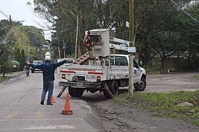 M�s de 100 casas permanecen sin luz tras el temporal de viento