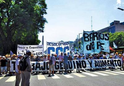 Gobierno pagar� $ 55 millones a grupos piqueteros para hacer encuestas en villas