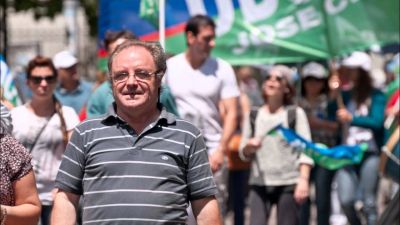 Los docentes bonaerenses ironizan sobre el bono de fin de a�o: Tenemos el 'bo-no-cobr�s'