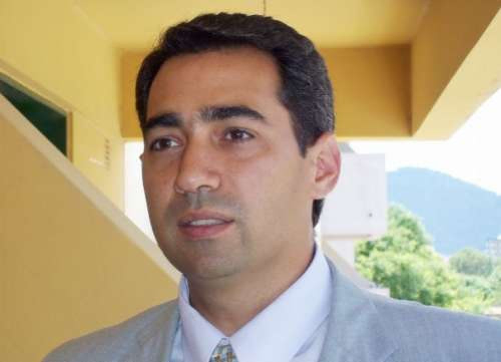 No da m�s de irregularidades: adem�s de triple sueldo, el juez Mart�nez aportaba al PJ
