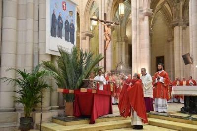 El cardenal Amato beatifica a cuatro m�rtires benedictinos: �No repitamos hoy esa historia de horror y muerte�
