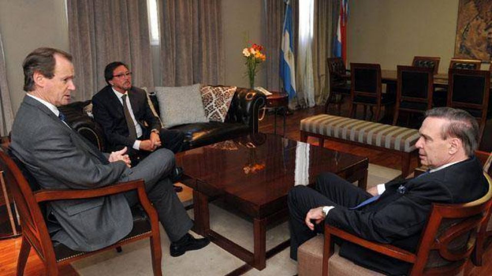 Bordet tiene respaldo en el Senado para negociar con Macri el d�ficit de la Caja