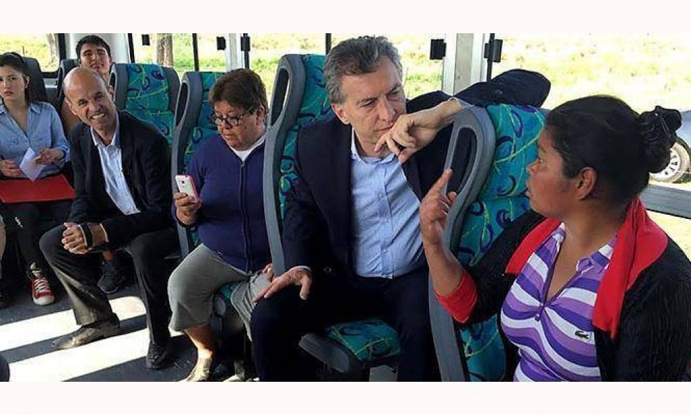 Invertir�n unos 100 millones de pesos para reparar calles en el barrio que visit� Macri