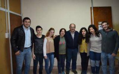 Salom�n brind� una entrevista a j�venes de una escuela de Saladillo