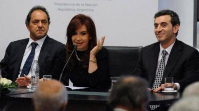 PASO peronistas: Scioli torea a Randazzo y Cristina espera abrazada a los votos