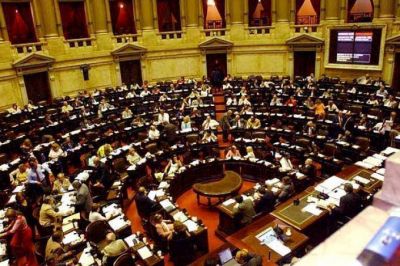 La izquierda denuncia aumento salarial del 63,6% para los legisladores y kirchenristas le salen al cruce