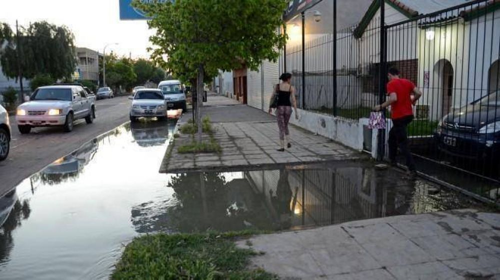 Vecinos de Neuqun acorralados por las cloacas