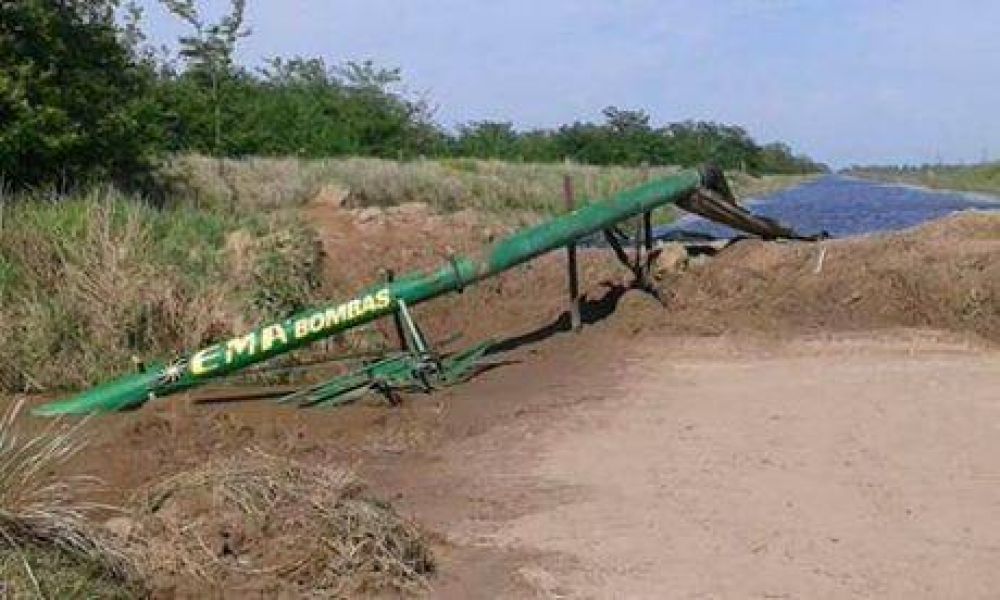Colocaci�n de un tap�n y trabajos de bombeo para que el agua no ingrese a Colonia Ser�