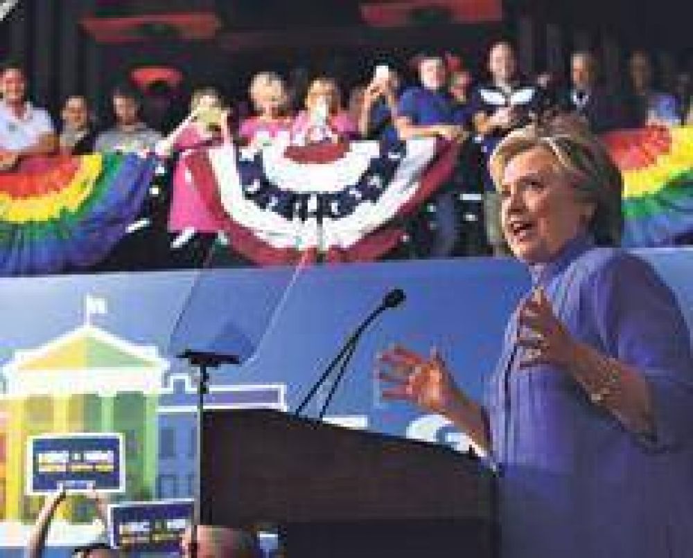 Hillary se acerca a la comunidad LGBT