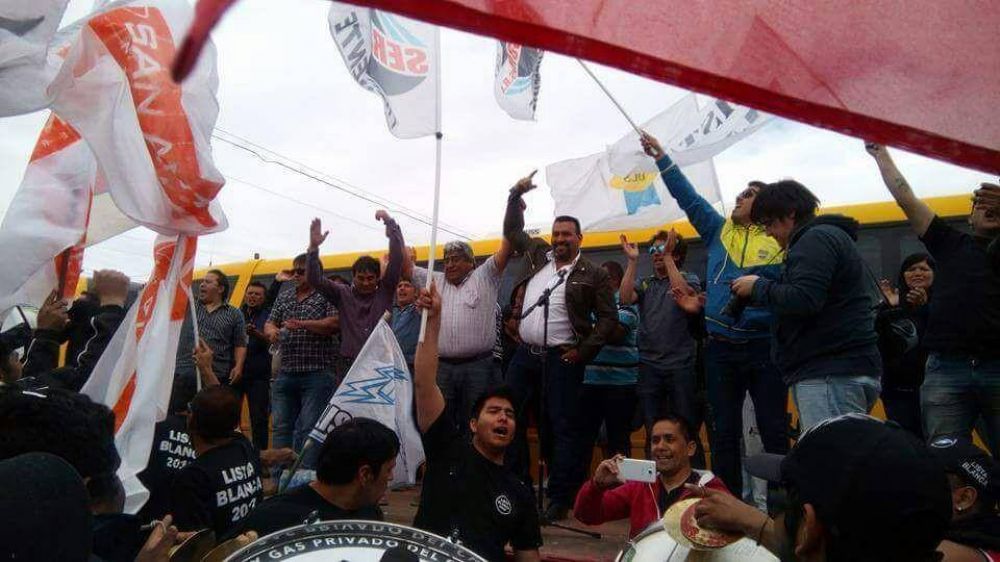 Petroleros: la Lista Blanca cerr en Sarmiento y pidi asueto para ir a votar