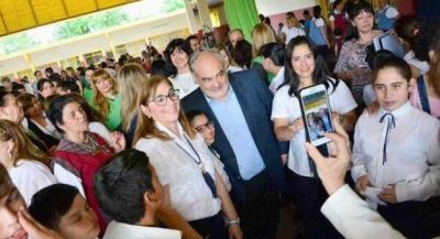 El Gobernador muestra obras