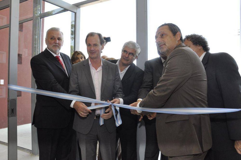 Bordet inaugur el nuevo edificio de la Facultad de Ciencia y Tecnologa y anunci el inicio de la obra del Campus
