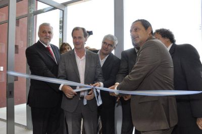 Bordet inaugur� el nuevo edificio de la Facultad de Ciencia y Tecnolog�a y anunci� el inicio de la obra del Campus