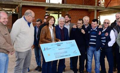 Andreotti recorri� el avance de obra del que ser� el Cuartel de Bomberos m�s grande del pa�s