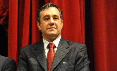 Finocchiaro cuestion� a los gremios docentes y descart� un nuevo aumento para el sector