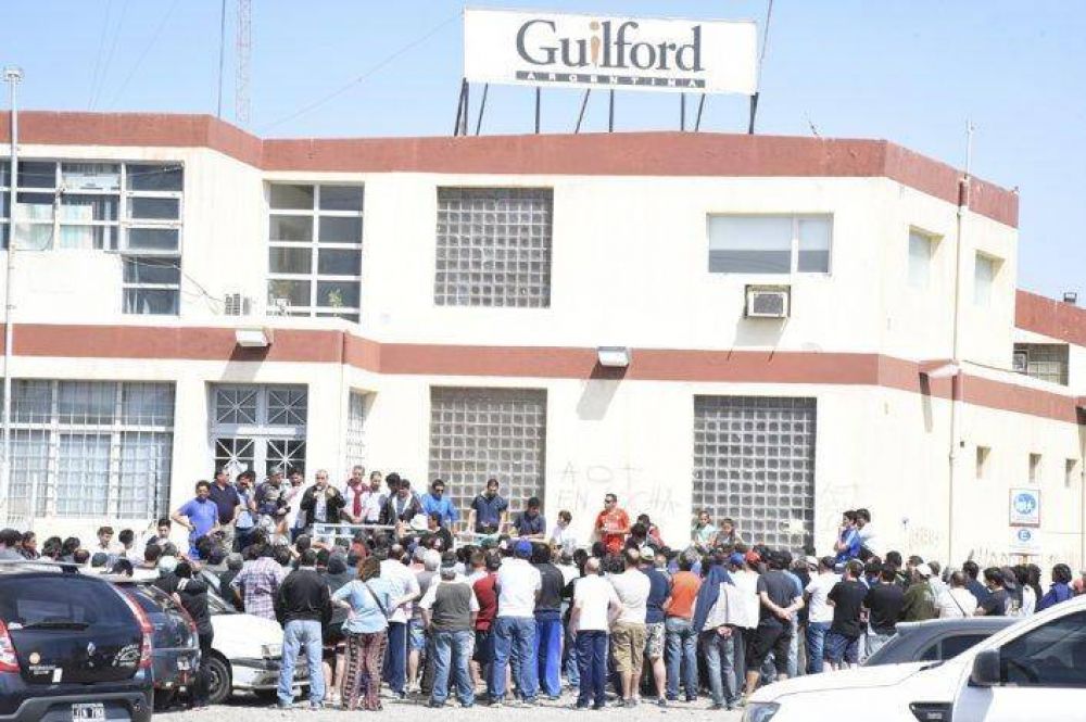 Los trabajadores de Guilford esperan cobrar sus quincenas atrasadas, tal como estaba pautado