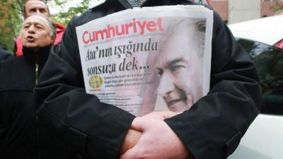 El gobierno turco endurece la purga contra la prensa independiente