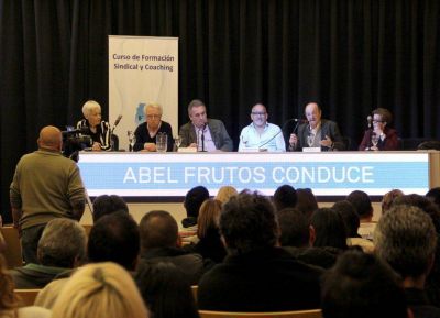 Juan Carlos Schmid y Julio B�rbaro participaron de un curso de formaci�n en Panaderos