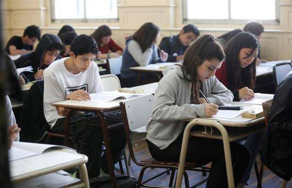 Finalmente Arroyo dispuso que el dictado de clases sea normal