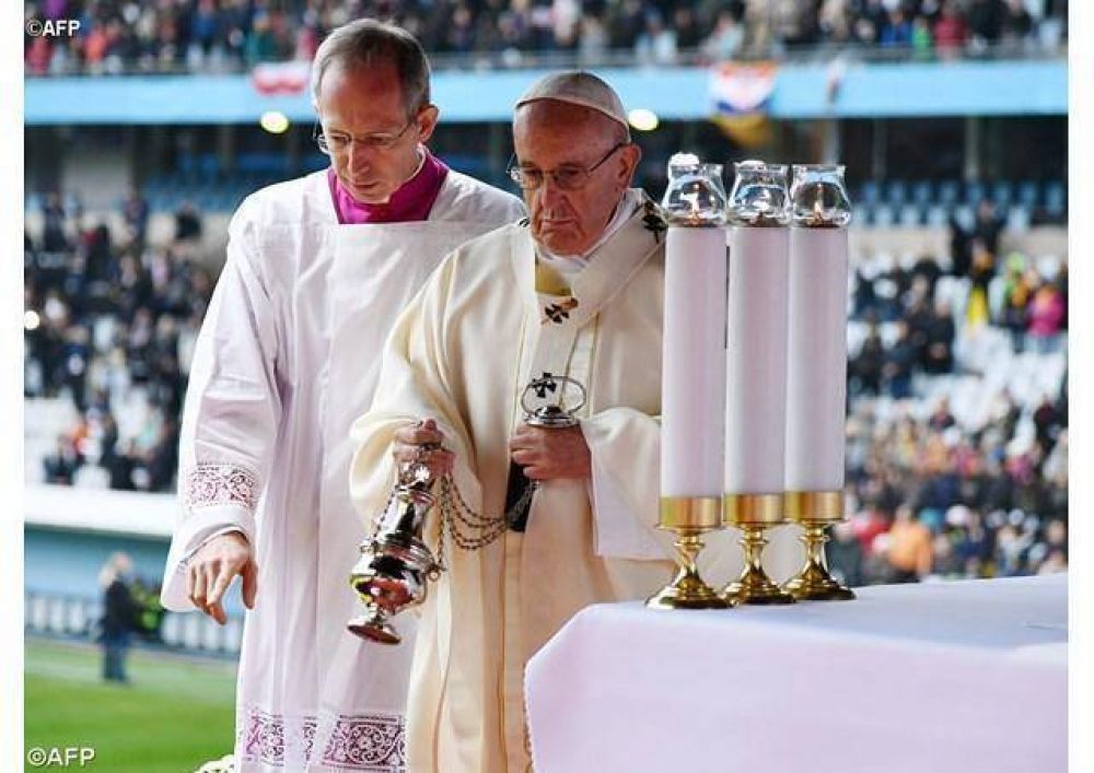 Homila del Papa: Alcancemos la santidad en la unidad