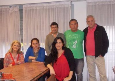 Marchan a La Plata en reclamo de agua potable para escuelas de Quilmes