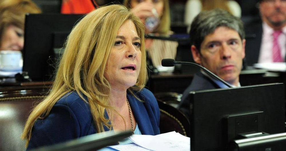 Dictamen favorable a la equiparaci�n de licencias por maternidad biol�gica y adopci�n