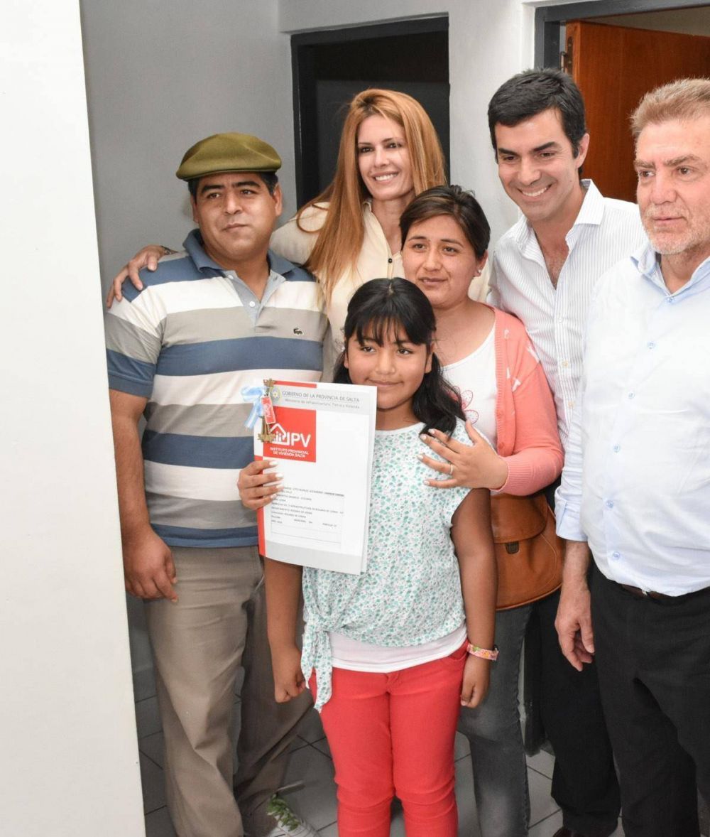 Entrega de 60 nuevas viviendas en Rosario de Lerma