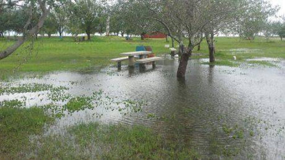 Inundaciones: ingreso de mucha agua a Cuero de Zorro paraliza obras