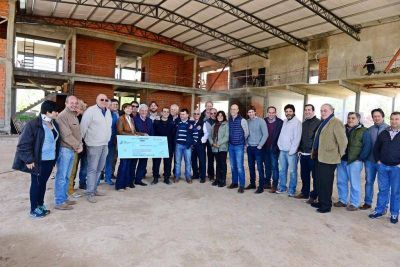 Andreotti recorri� el avance de obra del que ser� el Cuartel de Bomberos m�s grande del pa�s
