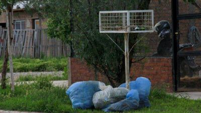 Los barrios siguen inundados, pero ahora de basura