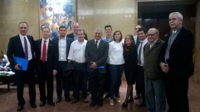 Etcheto firm� convenio por agencia de desarrollo ante Naci�n