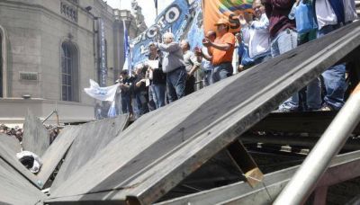 El conflicto docente complica un acuerdo por el bono en C�rdoba