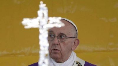 La misa del Papa por los difuntos: hoy se mezclan tristeza y esperanza