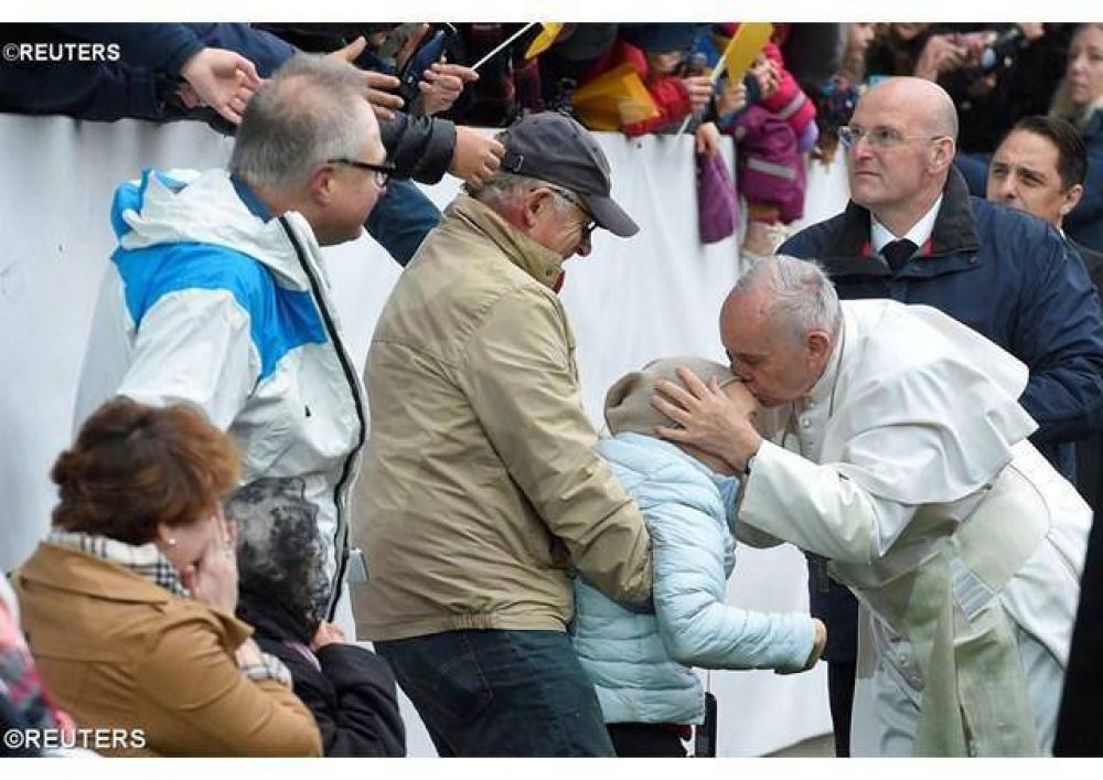 Fieles en Suecia: Gracias Papa Francisco por confirmarnos en la fe. Eres nuestro Pastor!