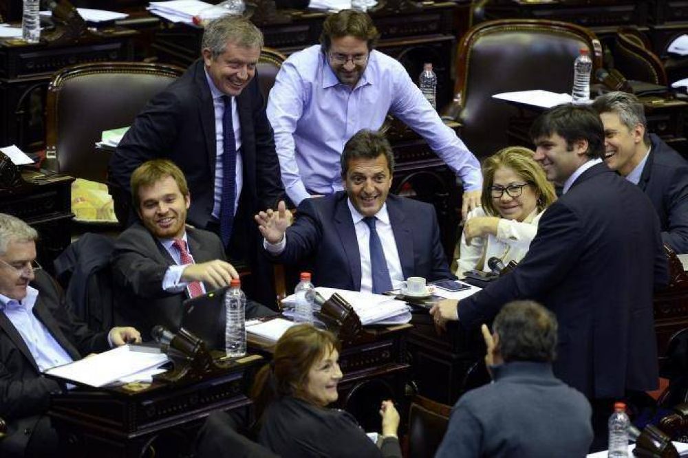 Massa celebr� los cambios que el FR introdujo en el Presupuesto y en la ley �clave� de Macri