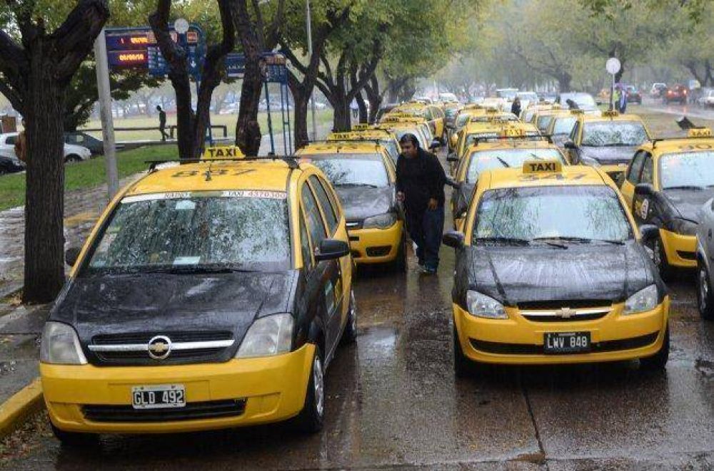 Los propietarios de taxis reclamaron un aumento del 42 por ciento