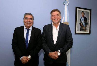 Alfaro gestion� obras por $200 millones para dos barrios de Capital